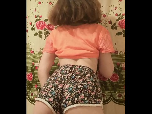 ❤️ Babe żagħżugħa sexy tqaxxir ix-xorts tagħha fuq il-kamera ❤ Vidjow porn lilna ❤