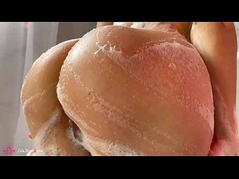 ❤️ Brunette Masturbates Pussy b'vibratur għal orga intens fid-doċċa ❤ Vidjow porn lilna ❤