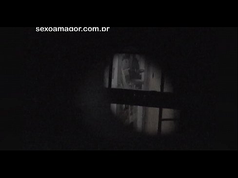 ❤️ Blondie tiġi filmata segretament minn voyeur tal-viċinat moħbi wara briks vojta ❤ Vidjow porn lilna ❤